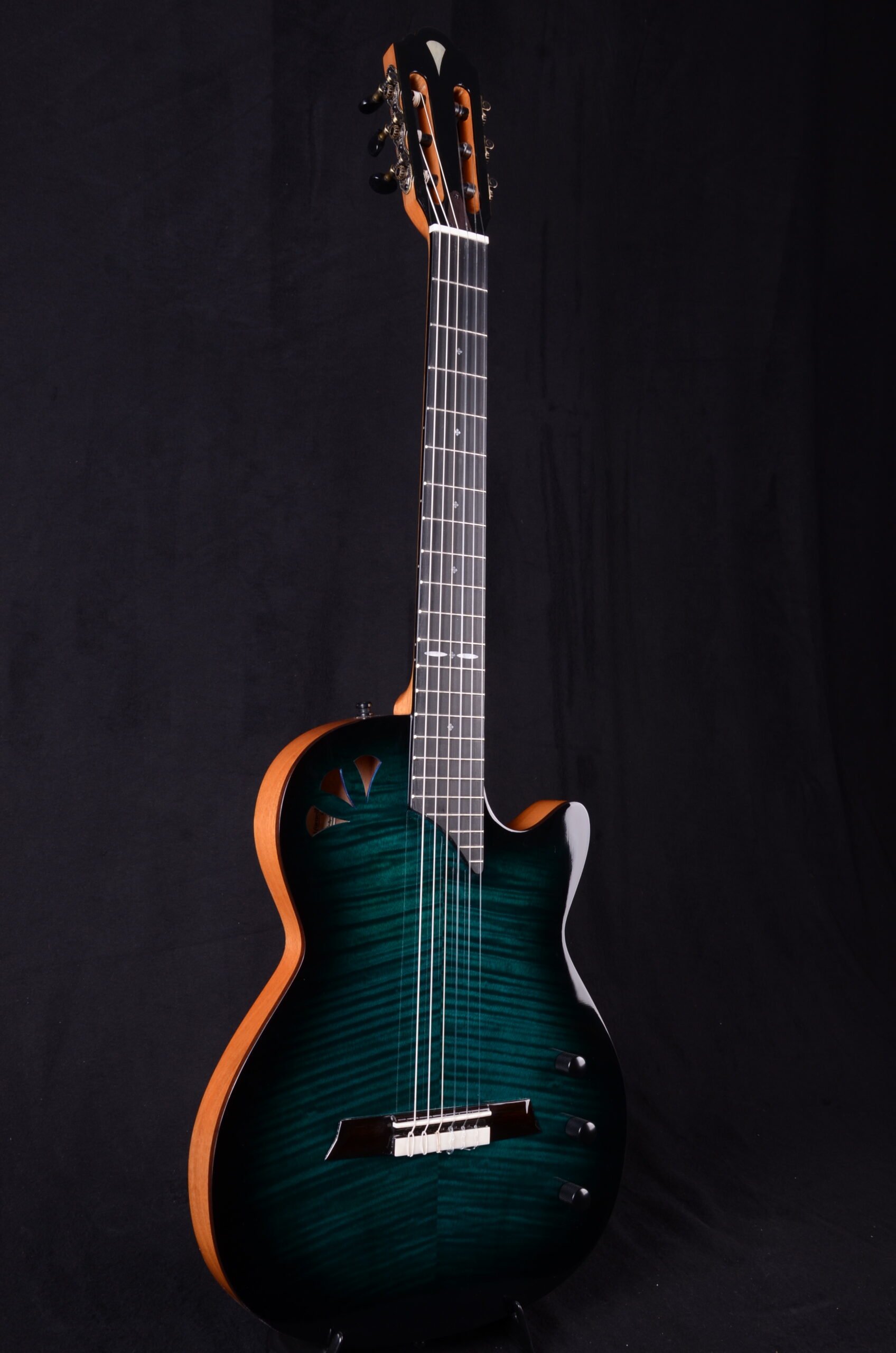 Maravilla M66 Stage Blue Crossover Guitar – Bild 2