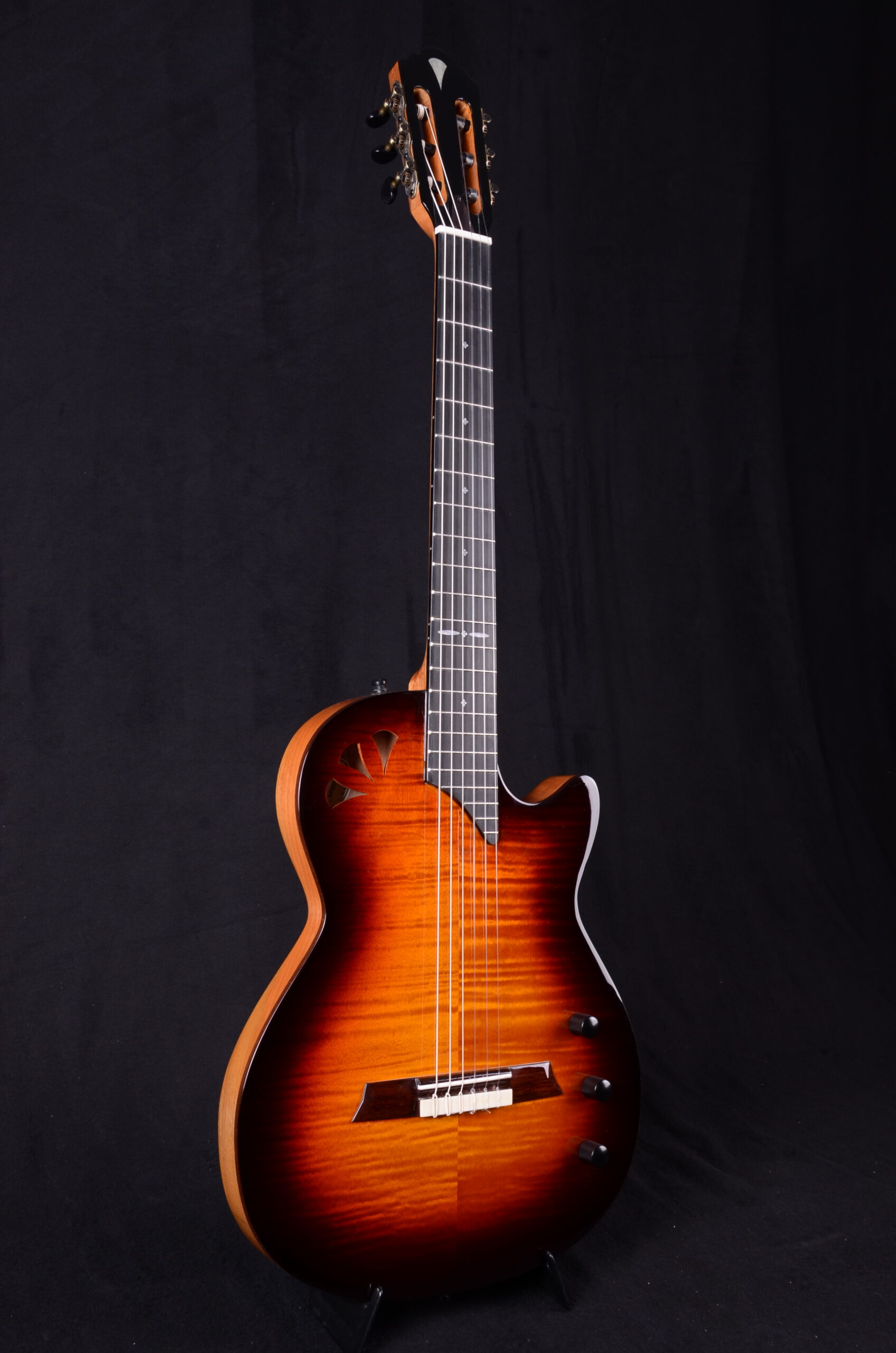 Maravilla M66 Stage Sunburst Crossover Guitar – Bild 2