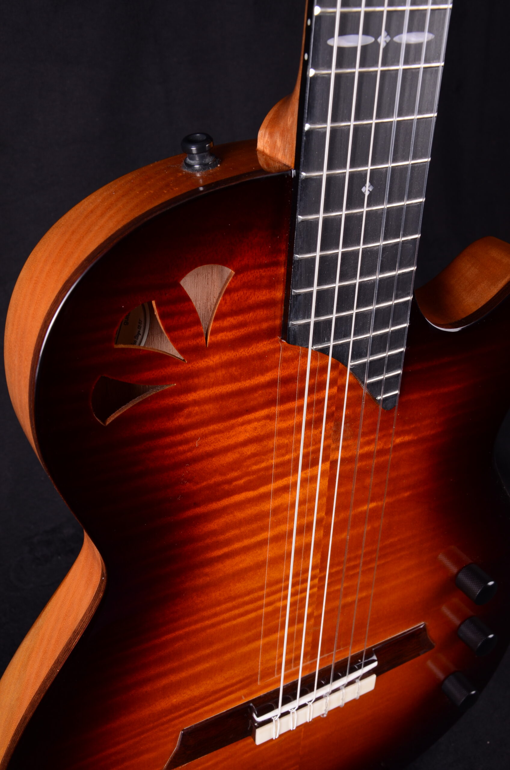 Maravilla M66 Stage Sunburst Crossover Guitar – Bild 6